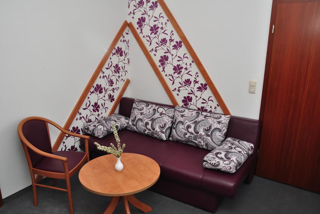 Hotel Am Hohen Schwarm Saalfeld Saale الغرفة الصورة