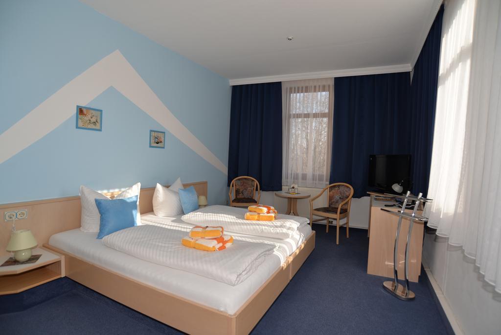 Hotel Am Hohen Schwarm Saalfeld Saale المظهر الخارجي الصورة